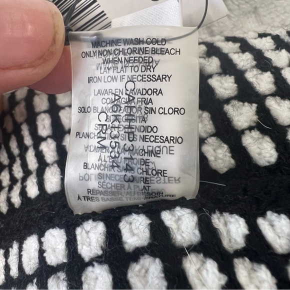 NWT. Calvin Klein Infinity Loop Scarf Black White - Picture 7 of 9